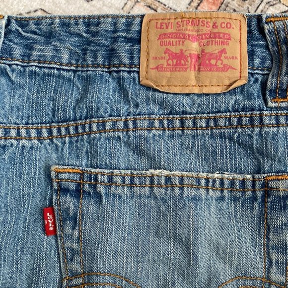 Levi’s Low Waisted Denim Skirt - Picture 6 of 6